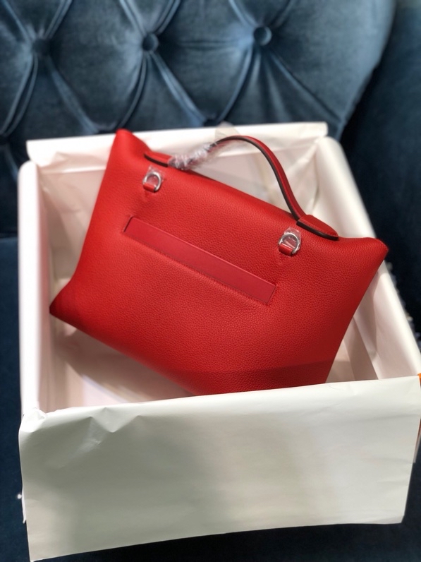 Hermes Kelly 2424 29cm Handbag in Red Clemence Leather 